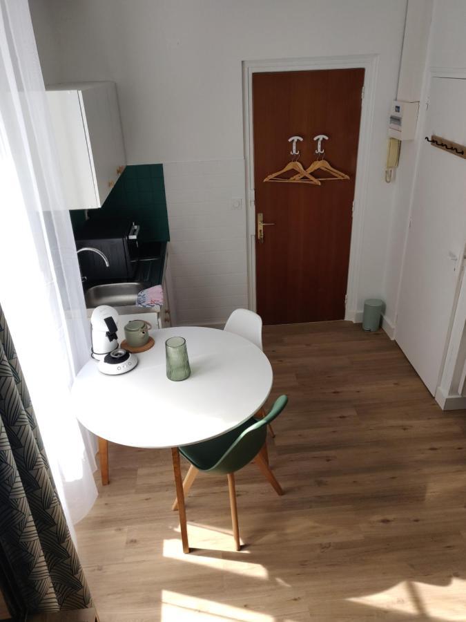 Scandinave - Proche Gare & Centre-Ville - Stationnement - Cour Interieure Table & Chaises Сен-Брук Екстериор снимка